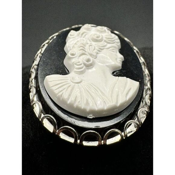 Vintage Victorian Style Cameo Brooch Silver Tone Black White Profile Plastic - Picture 5 of 9